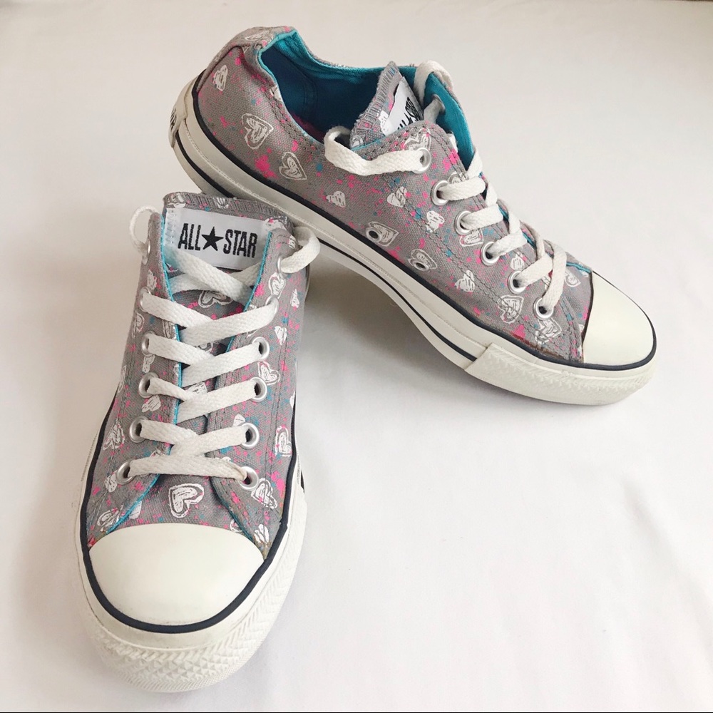 Converse Chuck Taylor Low Top Graffiti Hearts